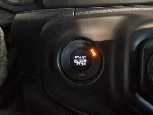 Used 2019 Jeep Wrangler Unlimited Sahara w/ Uconnect 4C Nav & Sound Group AWD/4WD image 25