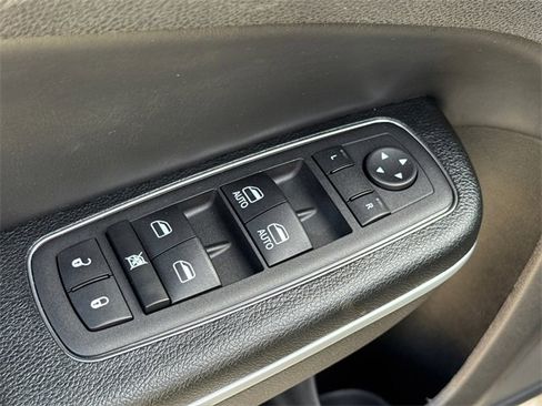 Used 2023 Chrysler 300 Touring L image 18