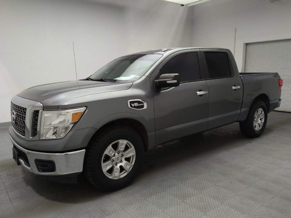 Used 2017 Nissan Titan SV RWD image 2