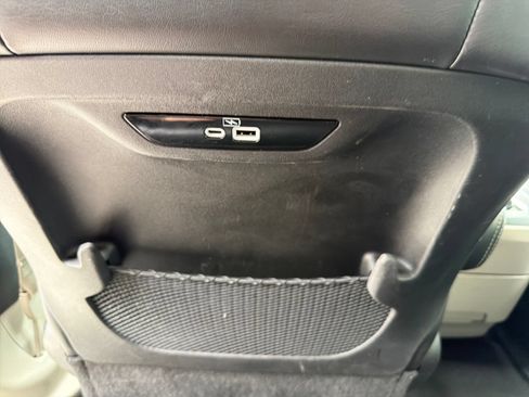 Used 2023 Chrysler Pacifica Touring-L FWD image 33
