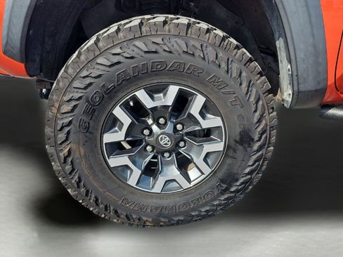 Used 2017 Toyota Tacoma TRD Sport AWD/4WD image 11