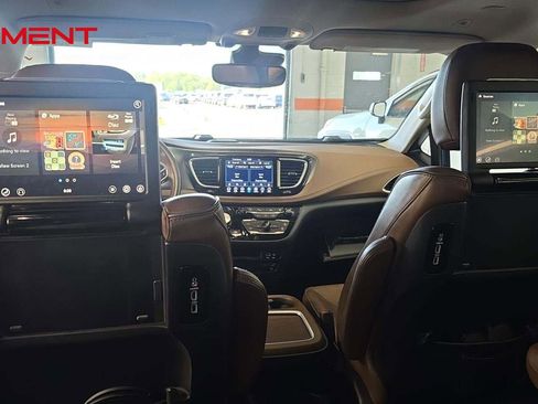 Used 2019 Chrysler Pacifica Limited w/ Advanced Safetytec Group image 16