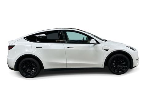 Certified 2023 Tesla Model Y Long Range AWD/4WD image 7