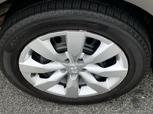 Used 2014 Toyota Corolla LE FWD image 30