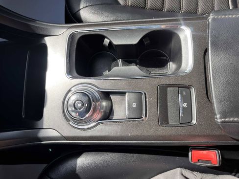 Used 2018 Ford Fusion SE w/ Equipment Group 201A image 13