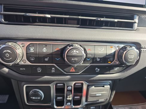 New 2025 Jeep Wrangler Unlimited Rubicon image 7