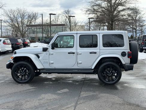 Used 2024 Jeep Wrangler Unlimited Sahara w/ Technology Group image 9