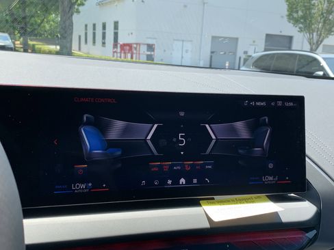 Used 2025 BMW X3 xDrive30i w/ Premium Package image 32