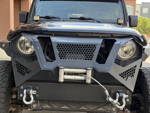 Used 2018 Jeep Wrangler Unlimited Sport AWD/4WD image 11