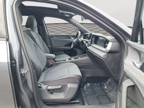 New 2025 Volkswagen Tiguan SE R-Line AWD/4WD image 18