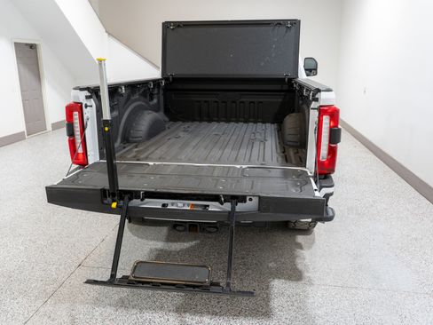 Used 2023 Ford F250 XLT w/ XLT Premium Package AWD/4WD image 12