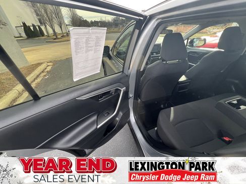 Used 2019 Toyota RAV4 LE image 11