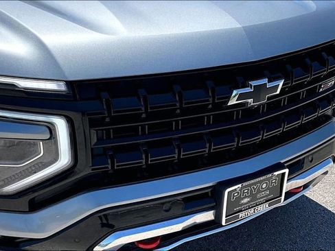 Used 2025 Chevrolet Suburban Z71 AWD/4WD image 34