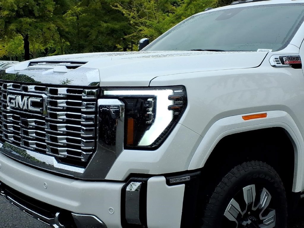 Used 2025 GMC Sierra 2500 Denali w/ Denali Reserve Package AWD/4WD image 26