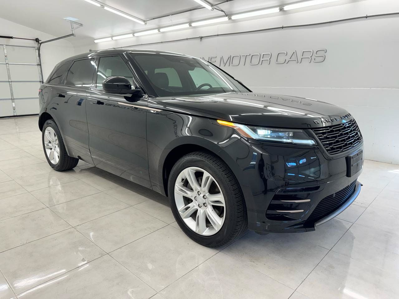Used 2024 Land Rover Range Rover Velar Dynamic SE AWD/4WD image 3