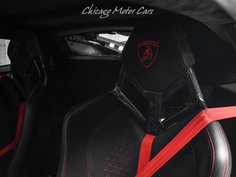 Used 2018 Lamborghini Huracan Performante AWD/4WD image 17