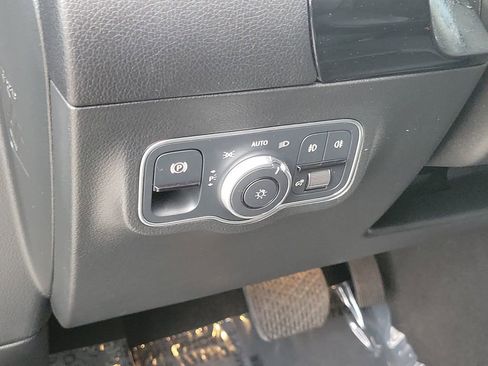 Used 2022 Mercedes-Benz GLA 250 w/ Premium Package Lite image 24