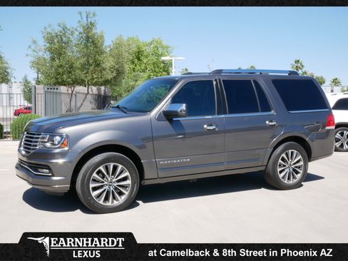 Used 2016 Lincoln Navigator Select image 1