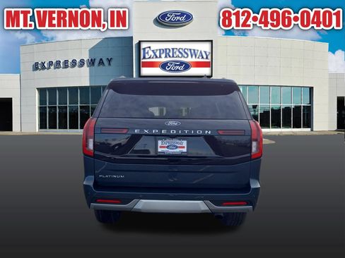 Used 2025 Ford Expedition Platinum w/ Driver's Package AWD/4WD image 8
