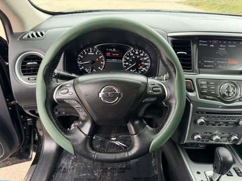 Used 2018 Nissan Pathfinder SL w/ Midnight Edition Package image 18