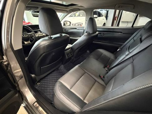 Used 2017 Lexus ES 350 ES 350 FWD w/ Accessory Package 2 image 19