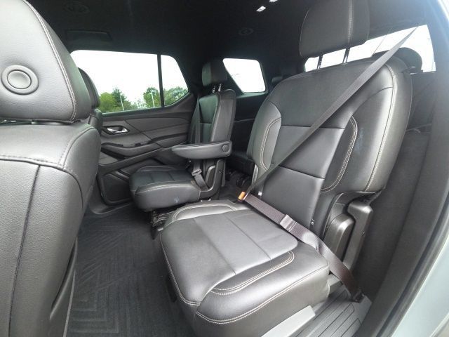Used 2023 Chevrolet Traverse LT FWD image 17
