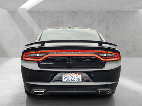 Used 2022 Dodge Charger SXT w/ Leather Interior Group RWD image 5