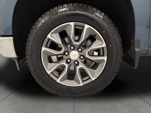 Used 2024 Chevrolet Silverado 1500 LT AWD/4WD image 3