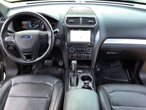 Used 2017 Ford Explorer XLT w/ Equipment Group 202A AWD/4WD image 37