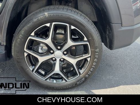 Used 2024 Jeep Compass Limited image 29