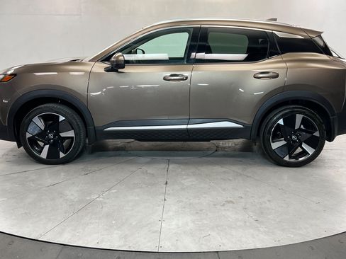 Used 2025 Nissan Kicks SR FWD image 2