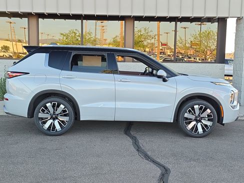 New 2026 Mitsubishi Outlander SEL FWD image 10