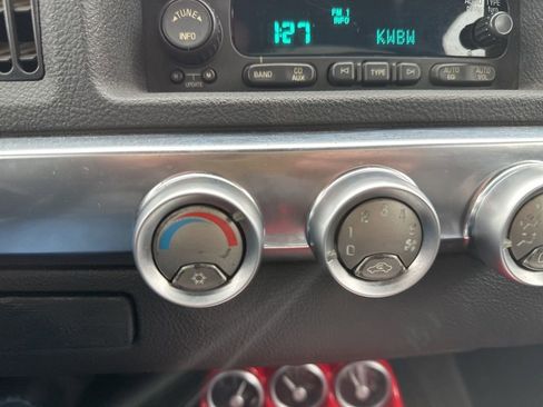 Used 2005 Chevrolet SSR w/ Preferred Equipment Group image 13