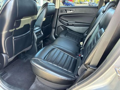 Used 2024 Ford Edge SEL image 11