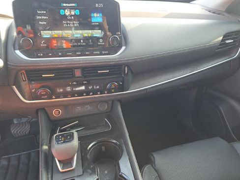 Used 2023 Nissan Rogue Platinum w/ Platinum Premium Package FWD image 10