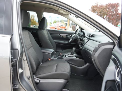 Used 2020 Nissan Rogue SV image 27