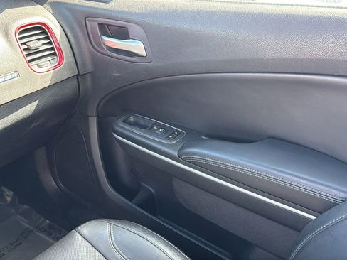 Used 2019 Dodge Charger SXT w/ Leather Interior Group image 27
