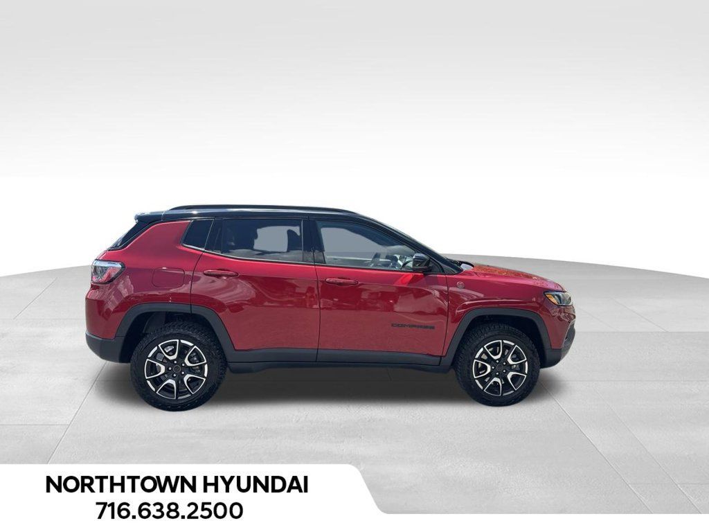 Used 2026 Jeep Compass Trailhawk AWD/4WD image 5