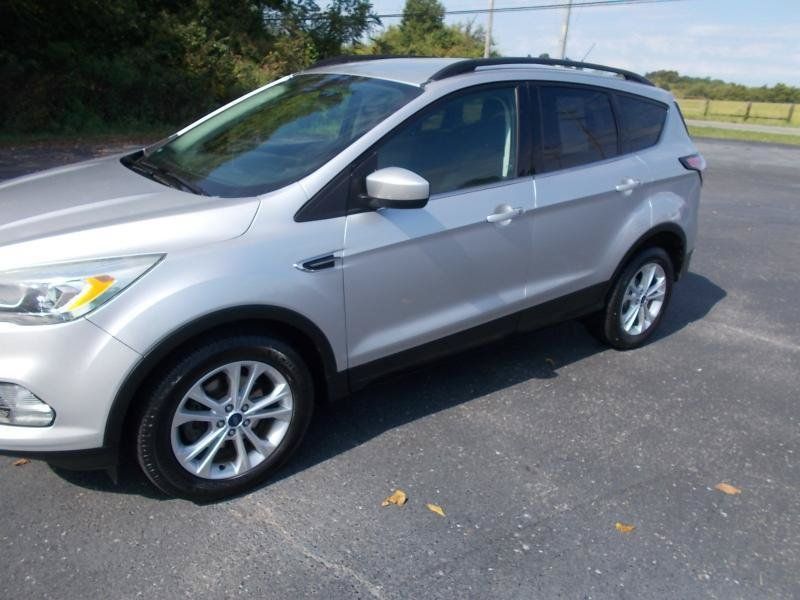Used 2017 Ford Escape SE w/ Equipment Group 201A FWD image 7