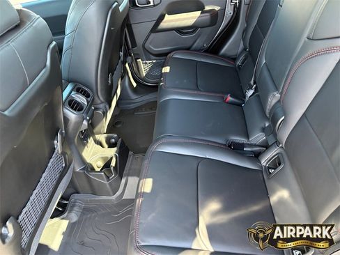 New 2025 Jeep Gladiator Rubicon image 14