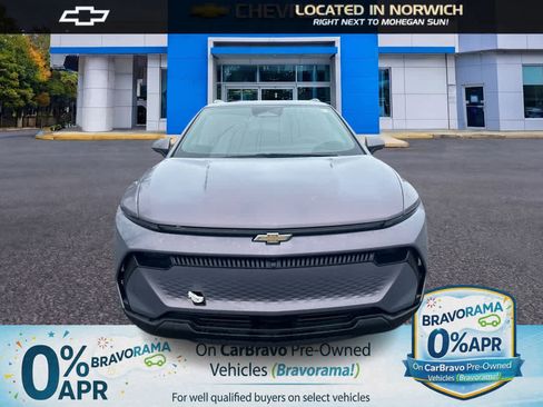 New 2026 Chevrolet Equinox EV LT image 2