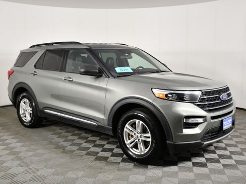 Used 2020 Ford Explorer XLT w/ Equipment Group 202A AWD/4WD image 4