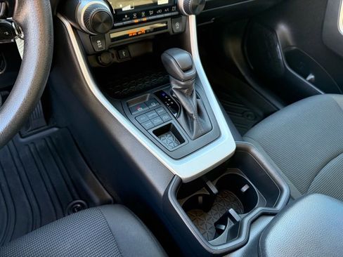Used 2022 Toyota RAV4 LE image 28