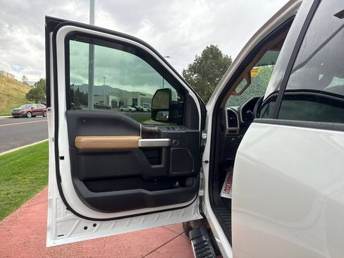 Used 2022 Ford F250 Lariat w/ Lariat Ultimate Package AWD/4WD image 11