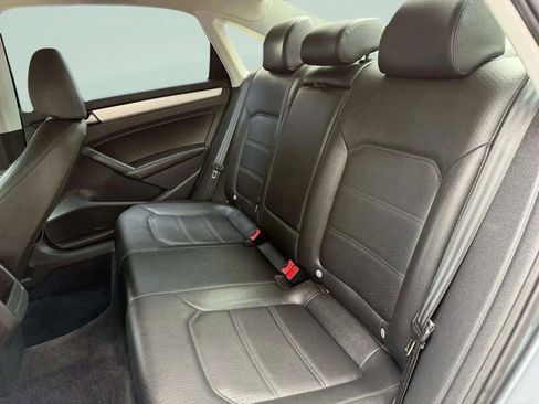 Used 2012 Volkswagen Passat TDI SE image 15