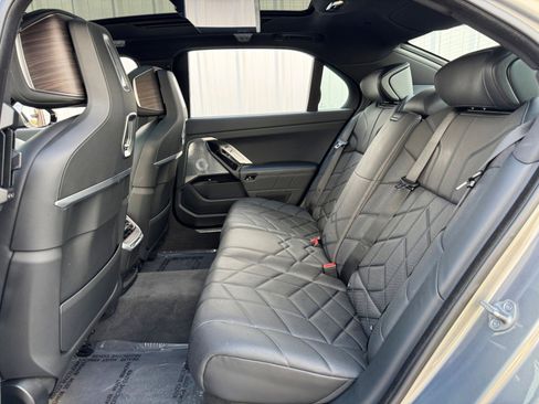 Used 2023 BMW i7 xDrive60 image 48