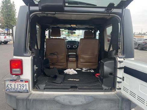 Used 2011 Jeep Wrangler Rubicon w/ PWR Convenience Group image 17