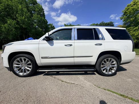 Used 2017 Cadillac Escalade Premium Luxury AWD/4WD image 6