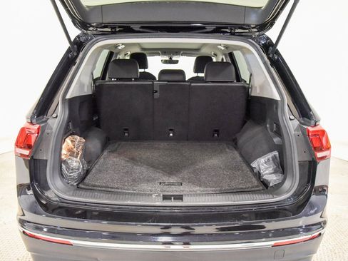 Used 2021 Volkswagen Tiguan SE w/ Panoramic Sunroof Package image 14