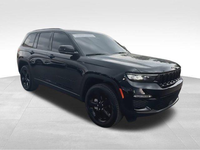 Used 2024 Jeep Grand Cherokee Limited w/ Black Appearance Package AWD/4WD image 2